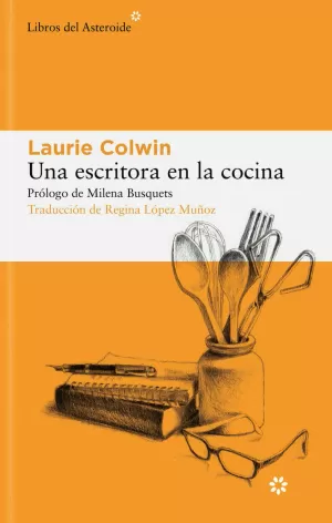 UNA ESCRITORA EN LA COCINA